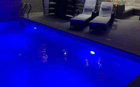 Polly Apartments With Swimming Pool